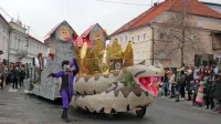 S svojimi pustnimi norčijami so obiskovalce nasmejali letošnji 
zmagovalci, vselej izvirni in duhoviti člani PGD Postojna, ki v 
pripravo na povorko vložijo zelo veliko truda in časa.