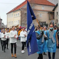 Sovič, pastirček Jakob in podzemni svet navdihnili postojnski pust