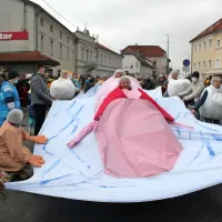 Sovič, pastirček Jakob in podzemni svet navdihnili postojnski pust