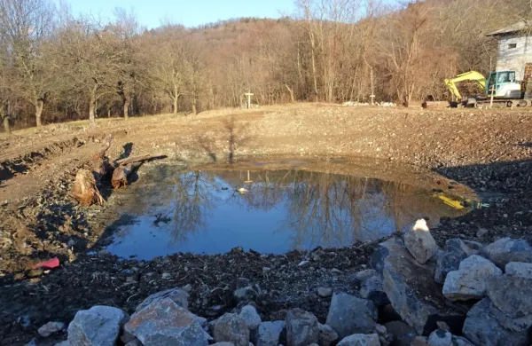 Do konca februarja bodo kal v Rodiku obnovili. Brežine  bodo zdaj 
manj strme, da bodo dvoživke lažje hodile vanj in iz njega.