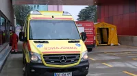 Zdravniki menijo, da bi  bilo vstopne točke najbolj primerno  urediti ob enotah NIJZ.