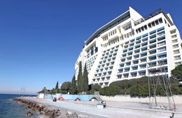 V združeni družbi Sava Turizem bo zaposlenih več kot 1300 ljudi, 
v letošnjem letu naj bi ustvarila okoli 100 milijonov evrov 
prihodkov.