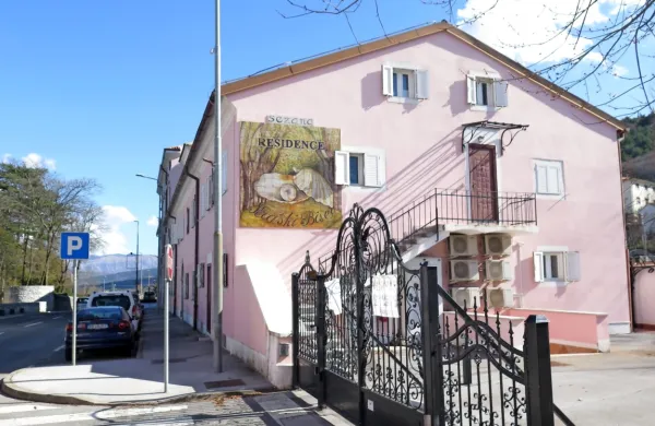 Rezidenca Kraški biser na začetku Sežane