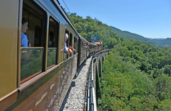 Končali so obnovo Bohinjske železniške proge med Trstom in 
Opčinami.  