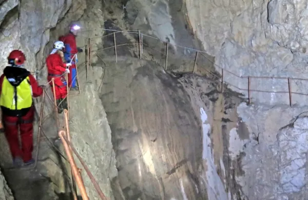 Do konca junija so ljubitelji posebnih doživetij   rezervirali že več 
kot polovico mest v skupinah za ogled  Hankejevega kanala. 