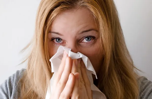 Počitek, veliko tekočine in C vitamina so temeljna pravila pri 
lajšanju težav z gripo.