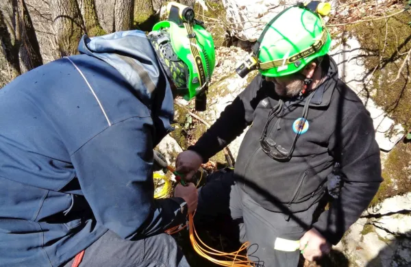 Pri uničenju je sodelovalo deset pripadnikov državne enote za 
varstvo pred NUS severnoprimorske in ljubljanske regije