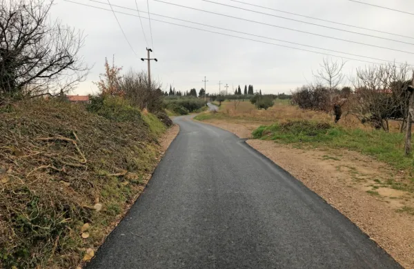 Novi fekalni kolektor poteka pod  traso stare ceste med Jagodjem in Šaredom.