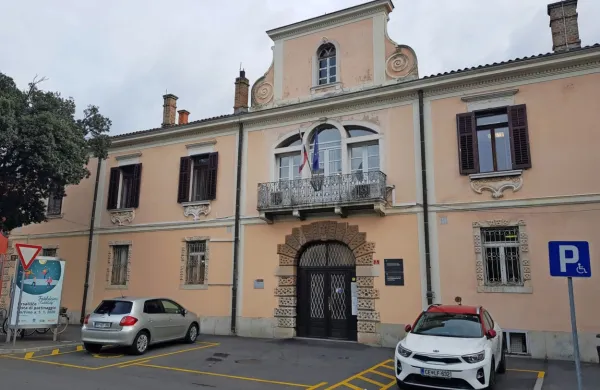 V Upravni enoti Koper bodo novega načelnika dobili šele s 
prihodom novega ministra za javno upravo. 