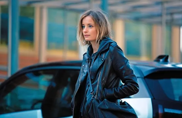 Ajda Smrekar se v glavni vlogi Nike  sooči s temno in zamolčano preteklostjo svoje družine.
