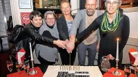 Desetletnico Art kino mreže Slovenije so  praznovali v Kinodvoru. Na fotografiji so z  leve:  nekdanja 
direktorica Kinodvora Nina Peče Grilc,  direktorica Kinodvora Metka Dariš,  prva predsednica AKMS 
Marjana Štalekar, podpredsednik AKMS Jure Matičič in predsednica AKMS Nina Ukmar.