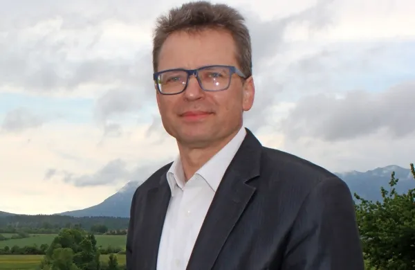 S pričakovano izvolitvijo Zvonka Černača na ministrski položaj bo 
prišlo do  spremembe v postojnskem občinskem svetu. 