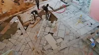Ker sprva niso načrtovali, da bodo v trnovski cerkvi obnovili tudi 
kamniti tlak, so se dela nekoliko zavlekla in stroški povečali. 