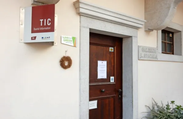 Obiskovalci Štanjela že od novega leta naletijo na zaprta vrata 
informacijskega centra.
