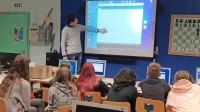 Na mostarski šoli so inženirji Hidrie s pomočjo ravnatelja  zastavili 
program krožka robotike za približevanje  tehničnih poklicev. 