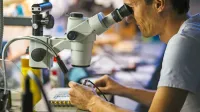 V družbi Instrumentation Technologies  večina zaposlenih že od 
ponedeljka dela od doma. Le res nujni pridejo v podjetje.