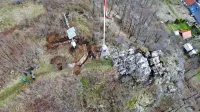 Ob lokaciji načrtovanega zgornjega razgledišča “pri slovenski 
štangi” so arheologi odkrili  ostanke cerkve sv. Uršule. 