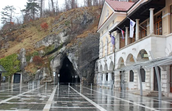 Postojnska jama