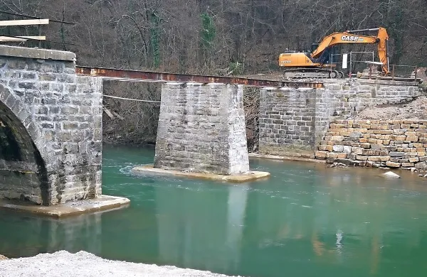 Nadaljujejo z obnovo mostu