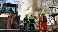 Ko so gasilci požar pogasili, so območje pogorišča še razkopali in 
ga zalili z vodo. 