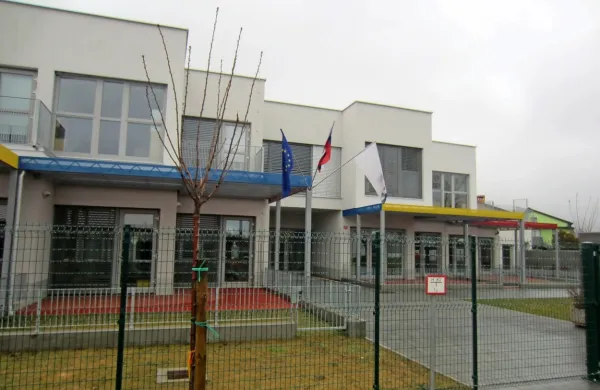 Tako kot divaški (na fotografiji)  od danes naprej  samevajo vsi 
vrtci.