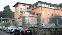 Svet  zavoda meni, da varčevanje, ki zadeva predvsem omejitev  
investicijskega vzdrževanja, ne more  trajati dlje časa. 
