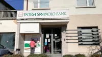 Banka Intesa Sanpaolo je v Trnovem v Ilirski Bistrici  danes za 
vedno zaprla vrata, strankam je ostal le še bankomat. 