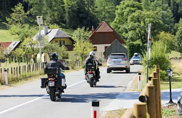 Motoristi so zaradi lepega vremena že   na cestah.
