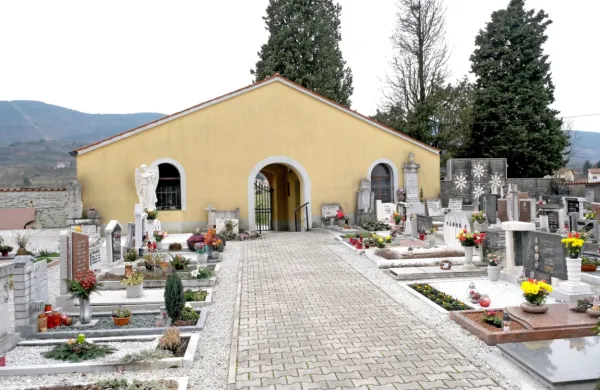 Muzejsko zbirko, posvečeno saniteti na soški fronti, bodo uredili v 
stari mrliški vežici na renškem pokopališču.  