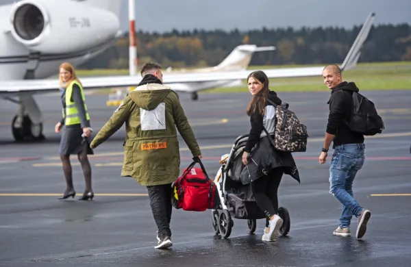 Tako kot za njen odhod v ZDA je tudi za vrnitev Krisove družine 
domov pripravljena z zasebnim letom poskrbeti družba MK Group 
srbskega poslovneža Miodraga Kostića.
