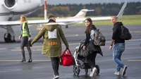 Tako kot za njen odhod v ZDA je tudi za vrnitev Krisove družine 
domov pripravljena z zasebnim letom poskrbeti družba MK Group 
srbskega poslovneža Miodraga Kostića.