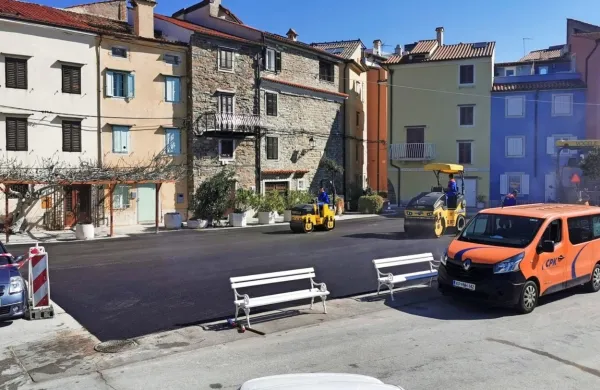 Asfaltiranje dela piranske Punte je občino stalo 9500 evrov. 