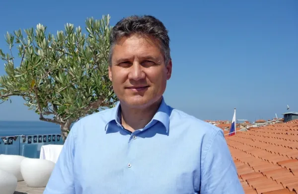 Borut Butinar,  ravnatelj Gimnazije, elektro  in pomorske šole  
Piran
