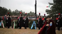 Italijanski zgodovinar Carlo Spartaco Capogreco opozarja, da  Italija ni nikoli  seznanila državljanov  s svojimi   vojnimi zločini 
in tako  ustvarila  sprevržen odnos do lastne preteklosti. To se kaže  tudi shodih ob domnevni bazoviški fojbi.