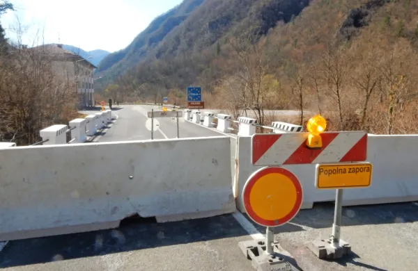 Zapora  Robiča je hud udarec za gospodarstvo in za zaposlene v Italiji, postavlja jih v neenakopraven položaj, poudarjajo v Posočju.  