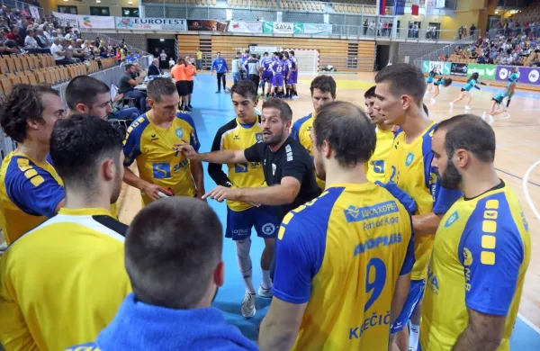 Uroš Rapotec bo trener koprskega rokometnega prvoligaša tudi v 
prihodnji sezoni.