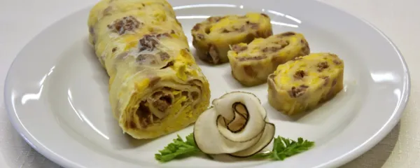Mirnopeški štruklji s pregreto smetano