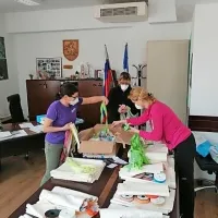 Prostovoljci bodo sešili 1200 mask