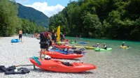 Začetek sezone se zaradi epidemije zamika. Kajaki  in rafti pa bodo po Soči in Koritnici pluli po istih cenah, kot doslej. 