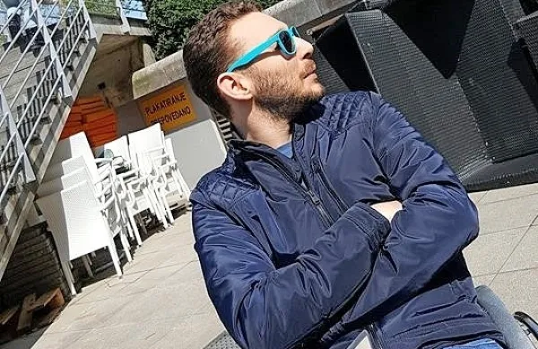 Večno optimistični Ševal na svojem fb profilu še pred vnovičnimi 
zapleti z boleznijo in bitko za obvarovanje pred  virusom.