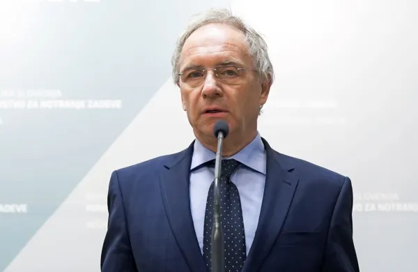 Notranji minister Aleš Hojs
