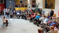 Druženj starostnikov med seboj in z zunanjimi obiskovalci, kot so 
jih izvajali v Domu starejših občanov Ilirska Bistrica  (na fotografiji) 
in drugih domovih, zaradi koronavirusa  še nekaj časa ne bo. 