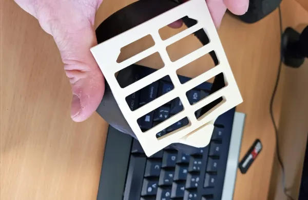 Prototip 3D--maske so natisnili v podjetju 3D Solutions na 
Predmeji. 