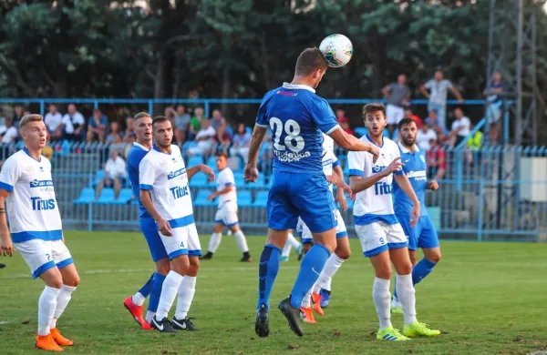Tudi dekanskim in koprskim nogometašev v tem obdobju preostane predvsem čakanje na boljše (nogometne) čase.