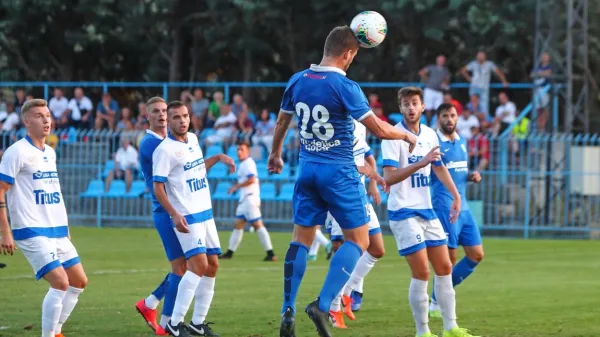 Tudi dekanskim in koprskim nogometašev v tem obdobju preostane predvsem čakanje na boljše (nogometne) čase.