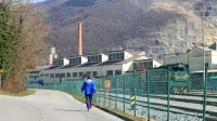 Krajani občine Kanal o Soči so zaskrbljeni zaradi pošiljk odpadkov 
iz Italije, ki še vedno prihajajo v Salonit Anhovo. 