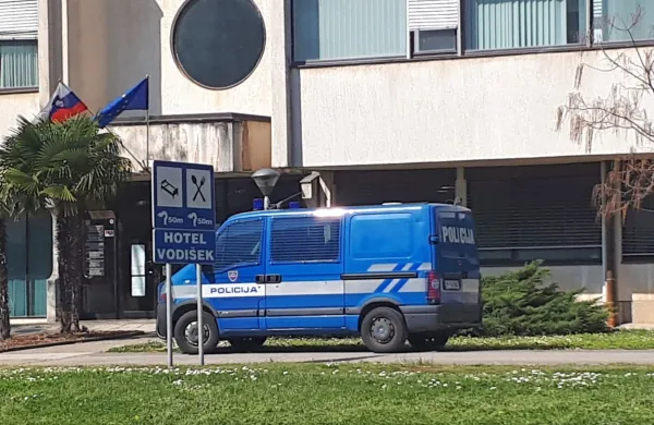 Dežurstva v preiskovalnih zadevah potekajo nemoteno po vnaprej 
določenem razporedu.