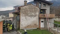 Poklicni in prostovoljni gasilci so s hitrim posredovanjem  ustavili požar, da se ni razširil še na sosednje hiše v strnjenem delu naselja Lokavec.