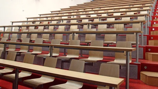 Univerza na Primorskem se je že pred zapovedanim zaprtjem vseh 
izobraževalnih ustanov v državi odločila, da odpove pedagoški 
proces.