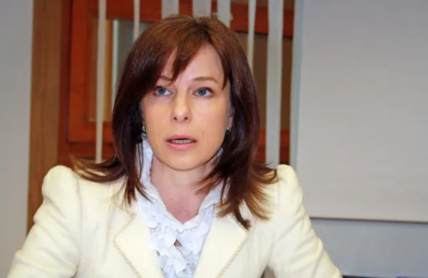 Urška Močnik, direktorica DU Idrija: “Kupimo vse, kar na trgu 
dobimo, čeprav so cene, kljub zamrznitvi, poletele v nebo.”